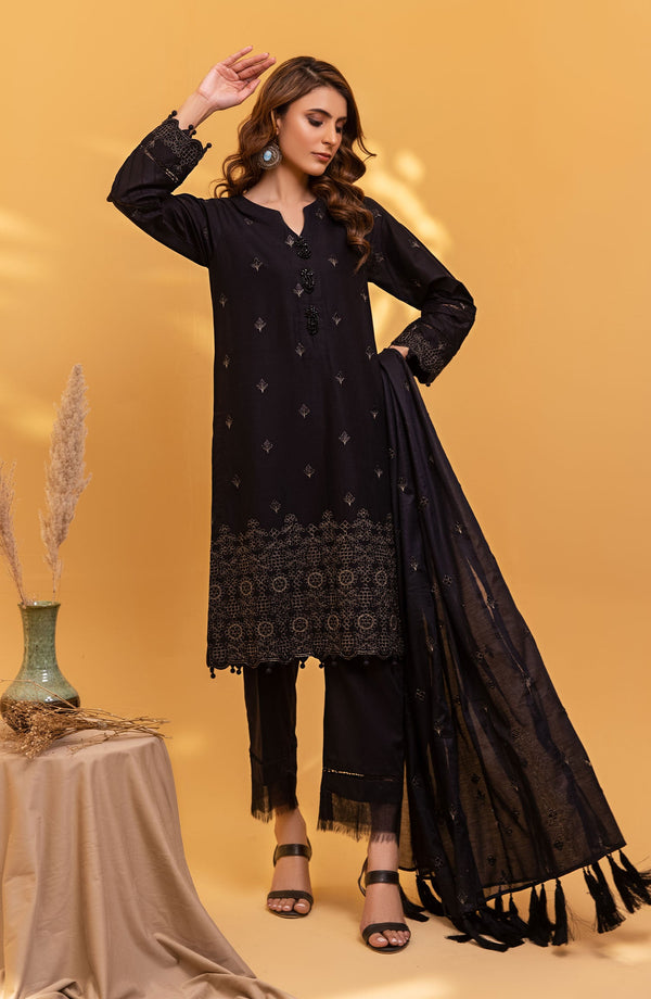 SEYAAH | Luxury Embroidered Lawn by Kumash